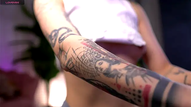 Snapshot of SerenaVelour chatting on November 29, 2:31 pm SerenaVelour online show from November 29, 2:31 pm