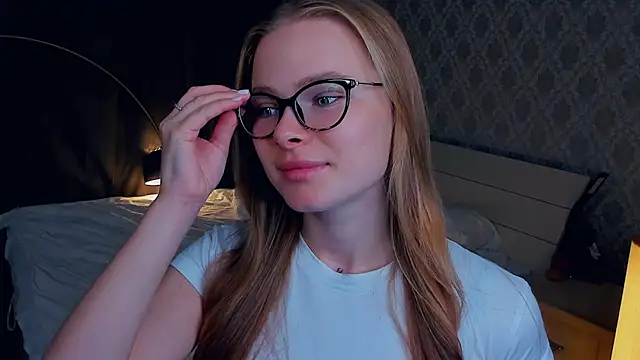 LibbyVenzeio online show from October 23, 7:07 am