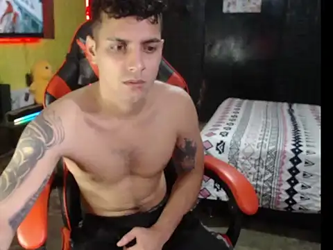 Snapshot of alessandro290 chatting on December 16, 12:26 am alessandro290 online show from December 16, 12:26 am