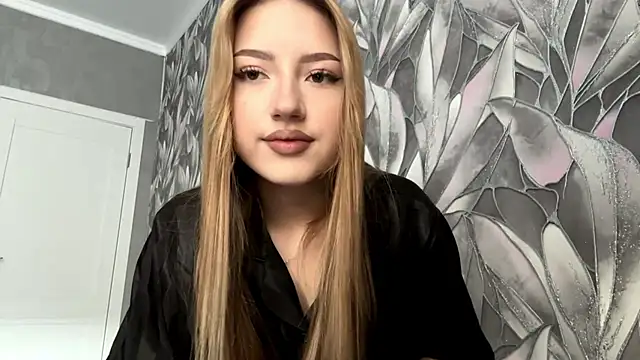 HollyCroker online show from November 21, 8:24 am