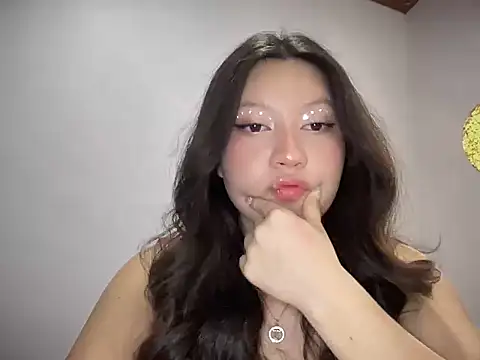 Rachel James   online show from October 31, 4:02 am