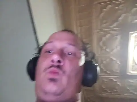 macKnd online show from October 6, 6:49 pm