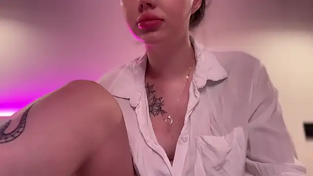 AlmaryKim online show from October 4, 9:02 pm