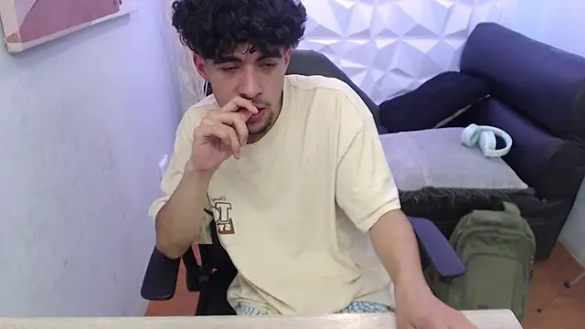 Liil boy online show from October 11, 4:12 am