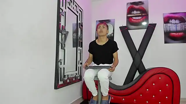 VERY HOT GUYS online show from November 6, 1:28 am