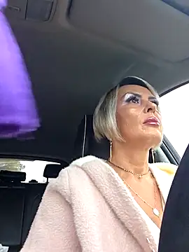 KirraWhite online show from November 15, 6:33 am