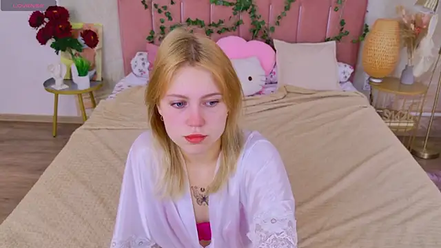 Snapshot of Stellahaart chatting on October 6, 5:05 am Stellahaart online show from October 6, 5:05 am