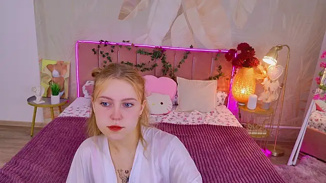 Snapshot of Stellahaart chatting on October 7, 5:37 am Stellahaart online show from October 7, 5:37 am