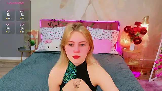 Snapshot of Stellahaart chatting on October 17, 5:43 am Stellahaart online show from October 17, 5:43 am