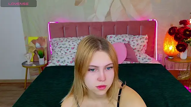 Snapshot of Stellahaart chatting on November 24, 7:19 am Stellahaart online show from November 24, 7:19 am