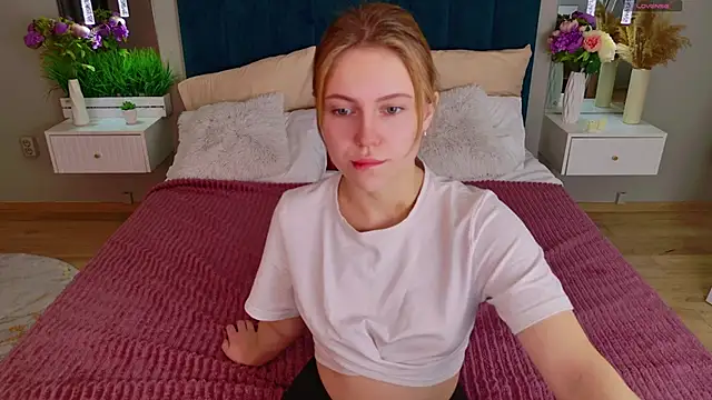 Snapshot of Stellahaart chatting on December 4, 7:28 am Stellahaart online show from December 4, 7:28 am