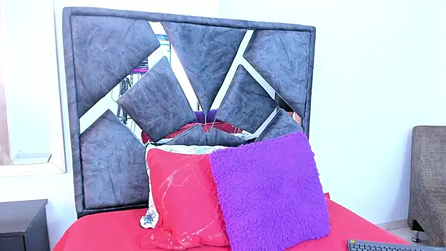 mia fox4 online show from December 1, 12:43 pm