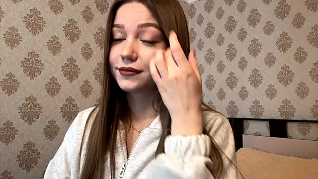 KissMeViolet online show from October 1, 4:51 am