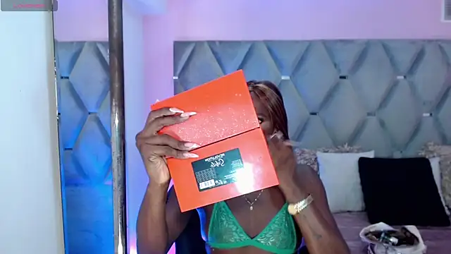 Snapshot of Miranda_Collins chatting on November 17, 10:54 am Miranda Collins online show from November 17, 10:54 am