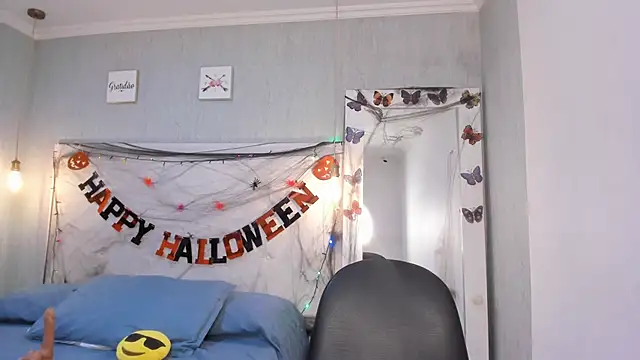 Snapshot of is_a_bell chatting on October 30, 1:56 pm is a bell online show from October 30, 1:56 pm