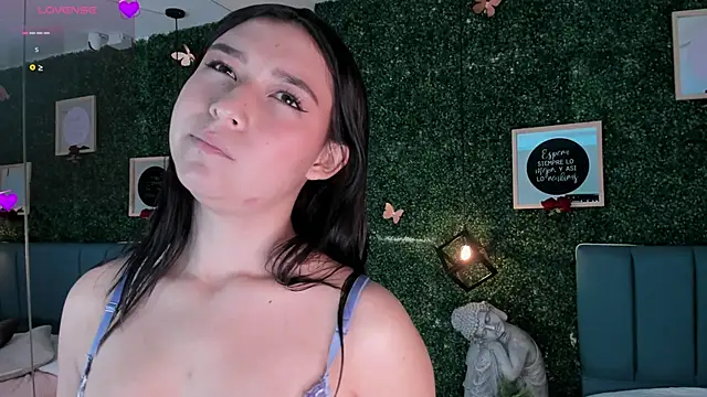 Rubyvixxen  online show from October 31, 3:40 am