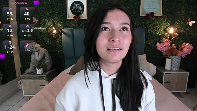 Rubyvixxen  online show from November 25, 3:39 am