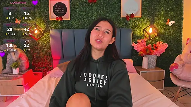 Rubyvixxen  online show from November 30, 3:32 am