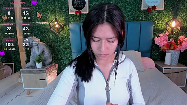 Rubyvixxen  online show from December 2, 3:34 am