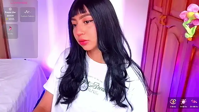 emma web  online show from October 17, 3:03 pm