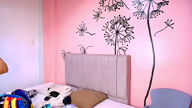 scarlet milf  online show from October 9, 8:18 pm