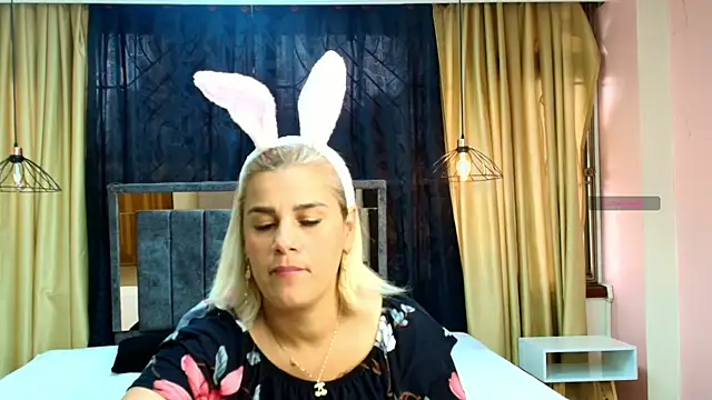 scarlet milf  online show from October 23, 7:34 pm