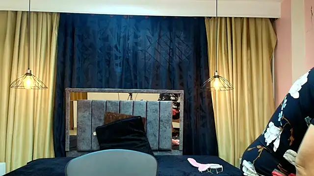 scarlet milf  online show from November 15, 7:32 pm