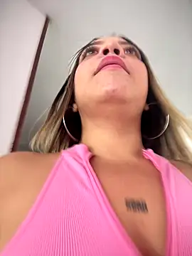 Snapshot of Ada_Pink chatting on November 26, 5:14 pm Ada Pink online show from November 26, 5:14 pm