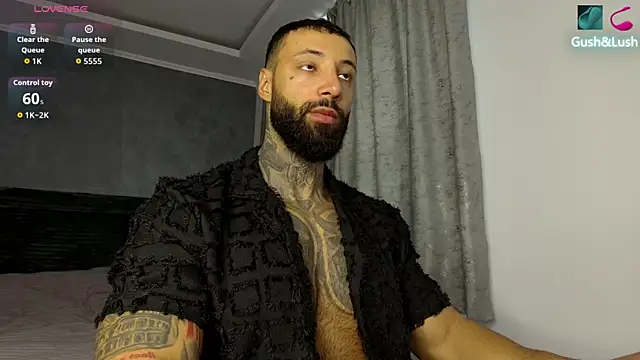 Snapshot of MasculineGuy99 chatting on October 2, 7:26 am MasculineGuy99 online show from October 2, 7:26 am