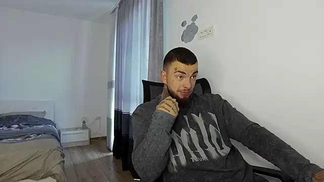 Snapshot of MasculineGuy99 chatting on October 9, 6:22 am MasculineGuy99 online show from October 9, 6:22 am