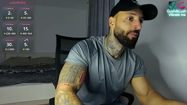 Snapshot of MasculineGuy99 chatting on October 18, 4:37 am MasculineGuy99 online show from October 18, 4:37 am