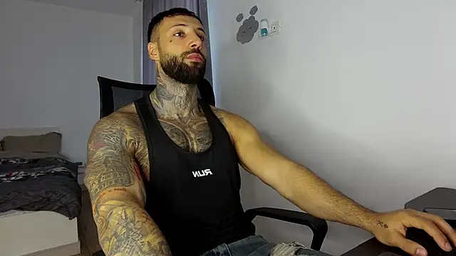 Snapshot of MasculineGuy99 chatting on November 9, 7:06 am MasculineGuy99 online show from November 9, 7:06 am