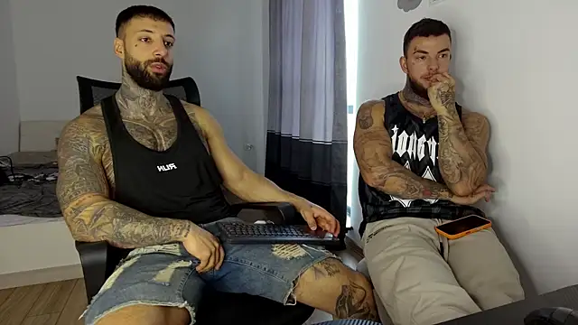 Snapshot of MasculineGuy99 chatting on November 11, 8:58 am MasculineGuy99 online show from November 11, 8:58 am