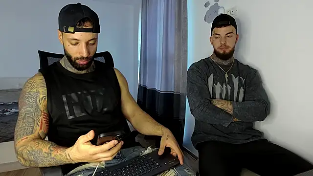 Snapshot of MasculineGuy99 chatting on November 13, 7:29 am MasculineGuy99 online show from November 13, 7:29 am