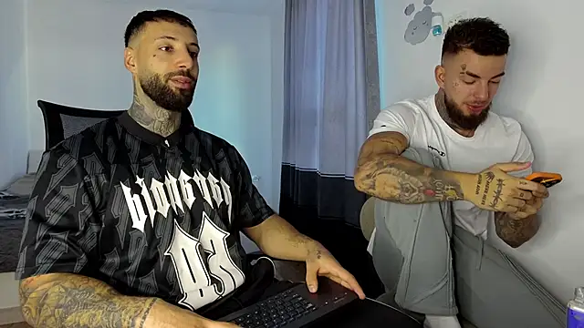 Snapshot of MasculineGuy99 chatting on November 14, 7:29 am MasculineGuy99 online show from November 14, 7:29 am