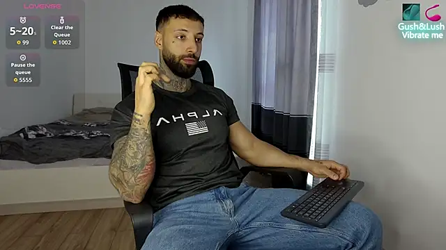 Snapshot of MasculineGuy99 chatting on November 19, 8:47 am MasculineGuy99 online show from November 19, 8:47 am