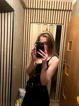 Snapshot of pleasedontpressaredburton chatting on October 7, 6:27 pm pleasedontpressaredburton online show from October 7, 6:27 pm