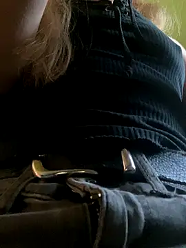 Snapshot of pleasedontpressaredburton chatting on November 2, 6:05 am pleasedontpressaredburton online show from November 2, 6:05 am