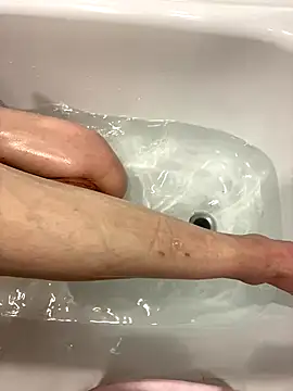 Snapshot of pleasedontpressaredburton chatting on November 19, 10:59 am pleasedontpressaredburton online show from November 19, 10:59 am