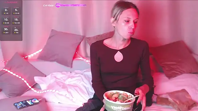 Snapshot of SophieDiamond_Xx chatting on October 4, 6:28 pm SophieDiamond Xx online show from October 4, 6:28 pm