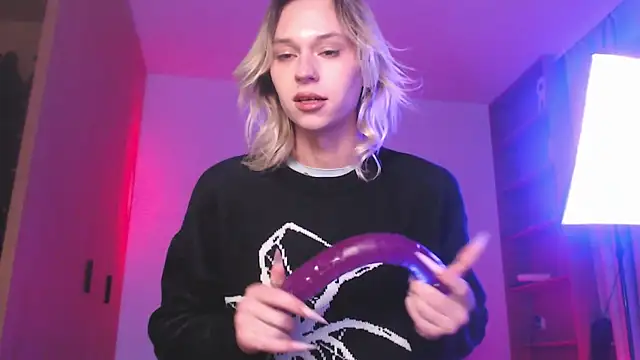 Snapshot of SophieDiamond_Xx chatting on November 11, 6:52 pm SophieDiamond Xx online show from November 11, 6:52 pm