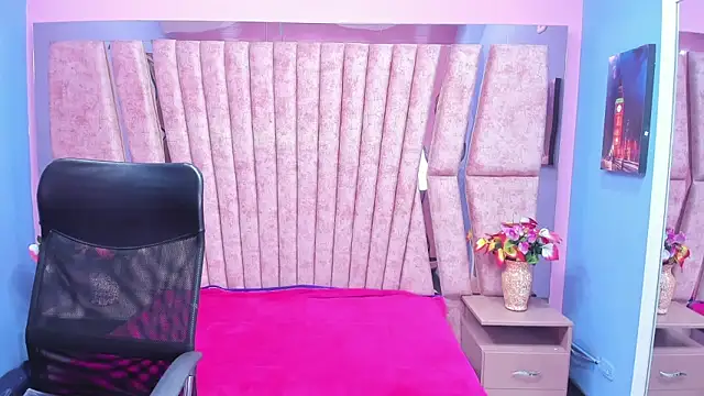 sarah sweett  online show from October 6, 1:19 pm