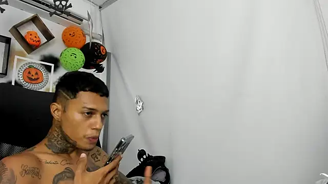 The boy dreams1 online show from October 31, 3:40 am