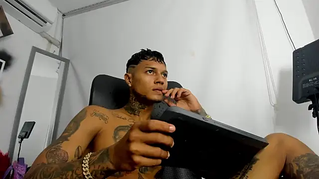 The boy dreams1 online show from December 4, 1:26 am