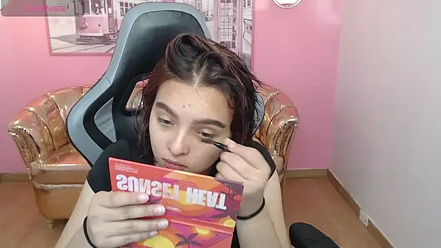 Snapshot of mia_foster_t chatting on November 30, 1:15 pm mia foster t online show from November 30, 1:15 pm