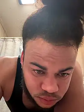 familia0210 online show from October 17, 4:04 am