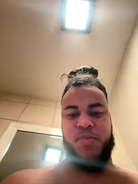 familia0210 online show from December 2, 8:04 pm