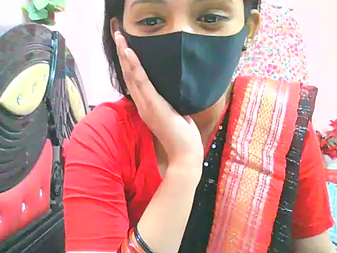 Snapshot of night_queeen7 chatting on November 8, 8:18 pm night queeen7 online show from November 8, 8:18 pm