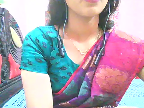 Snapshot of night_queeen7 chatting on November 15, 7:10 pm night queeen7 online show from November 15, 7:10 pm