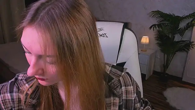 Snapshot of AngelAnabelle chatting on October 16, 9:05 pm AngelAnabelle online show from October 16, 9:05 pm